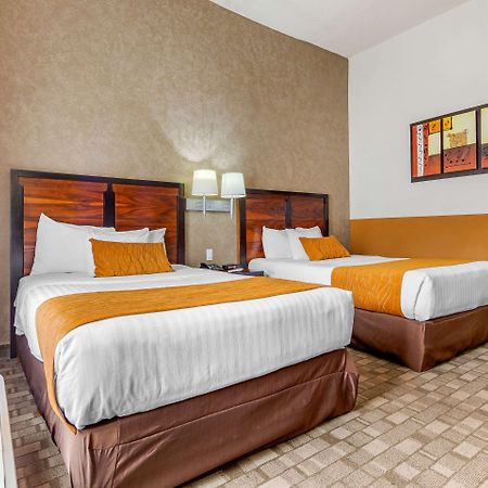 Comfort Inn Chihuahua Buitenkant foto